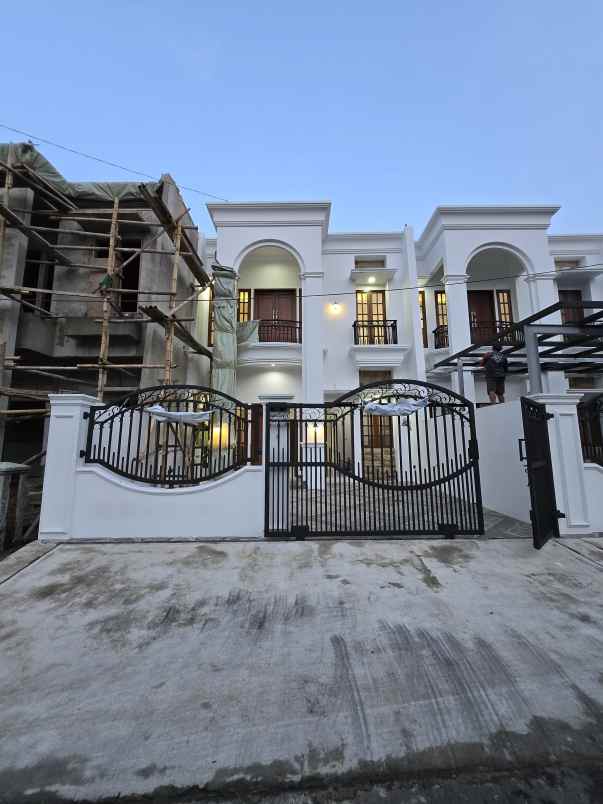 rumah siap huni dalam komplek di duren sawit jaktim