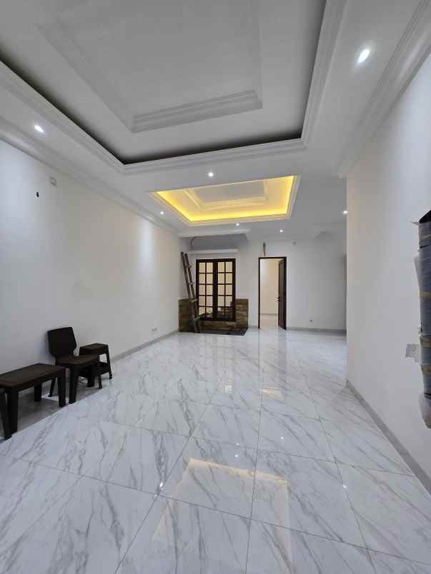 rumah siap huni dalam komplek di duren sawit jaktim