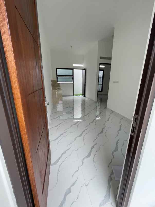 rumah siap huni nempel pondok cabe di sawangan depok