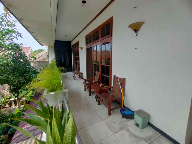 rumah tenggilis 2 1 2 lantai 5 menit ke ubaya surabaya
