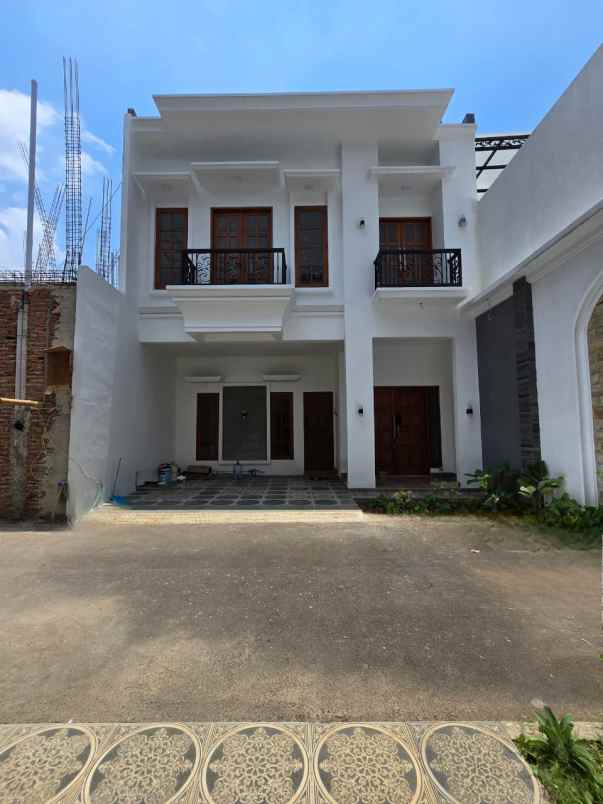 siap huni dalam komplek akses lebar di duren sawit