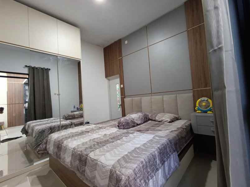 tinggal di tengah akses kemana mana