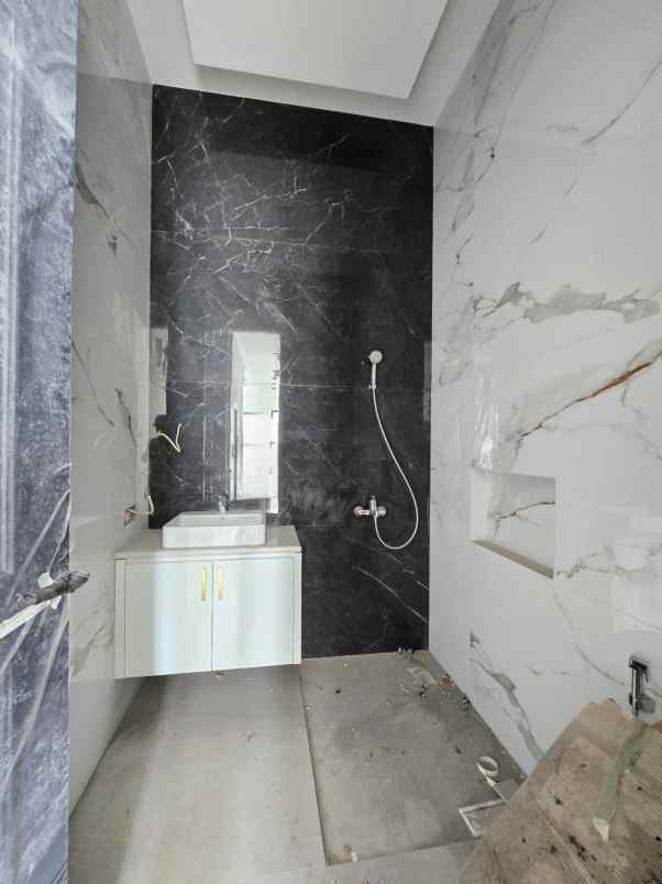 brand new classic modern house tebet jakarta selatan