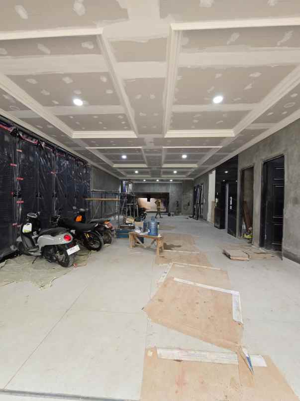 brand new classic modern house tebet jakarta selatan