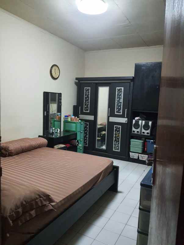di jual rumah di sektor 5 bintaro