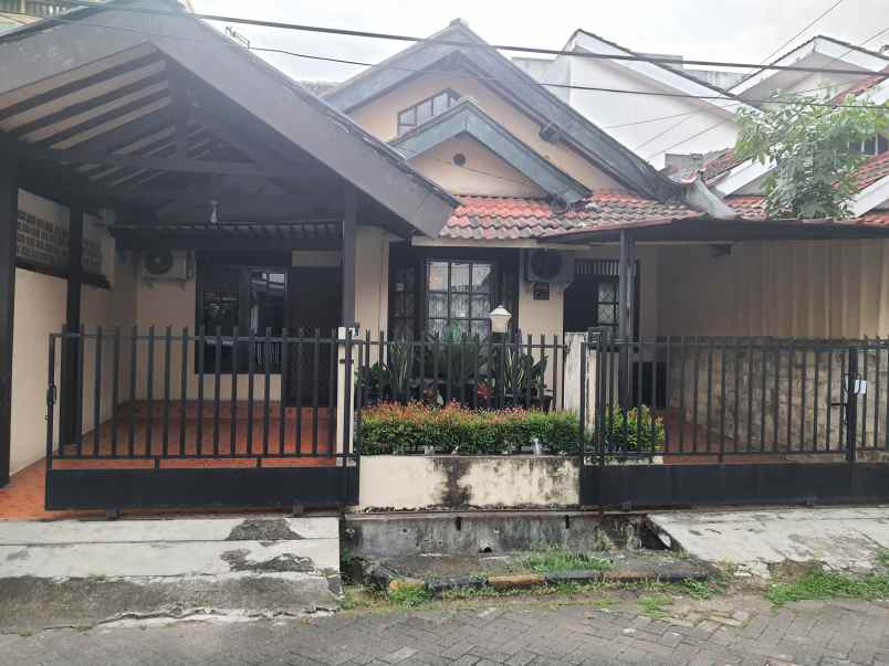 di jual rumah di sektor 5 bintaro