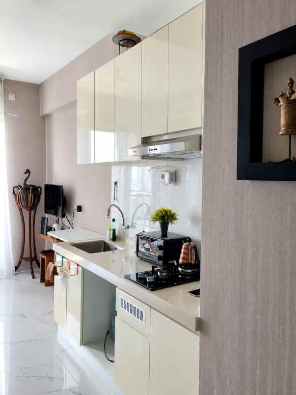 dijual apartemen jl letjen s parman slipi