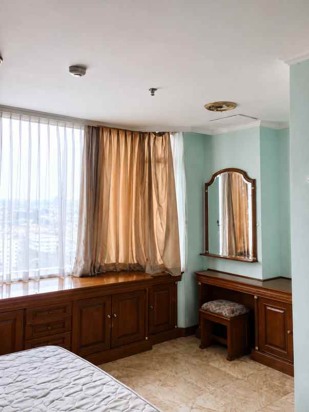 dijual apartemen jl letjen s parman slipi