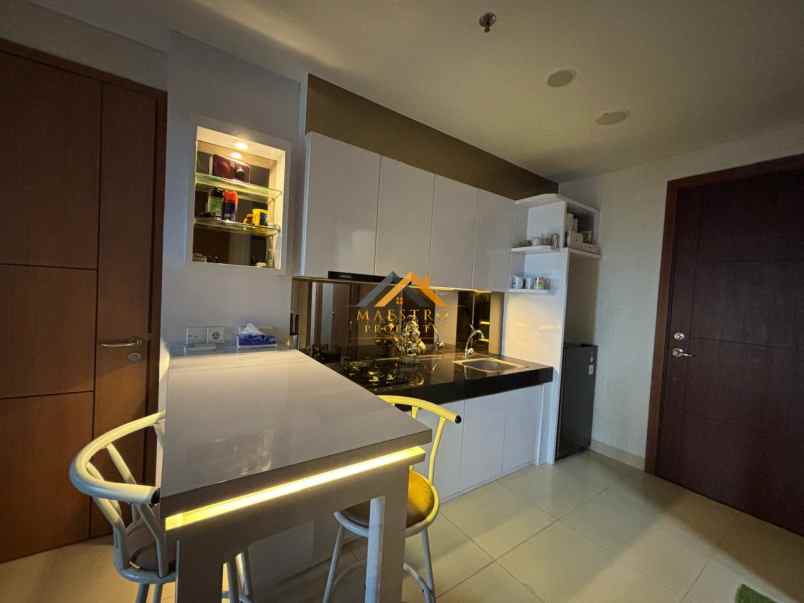 dijual apartemen the reiz condo jalan