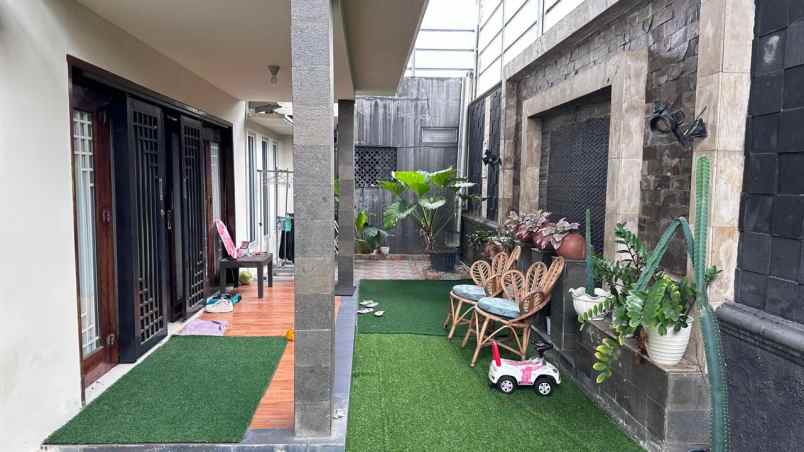 dijual cafe rumah mewah 2 lt tanah luas 1 467m