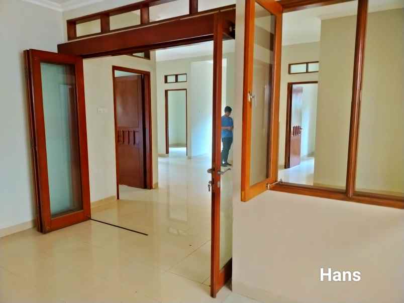 dijual cepat yang unit rumah pesona khayangan depok