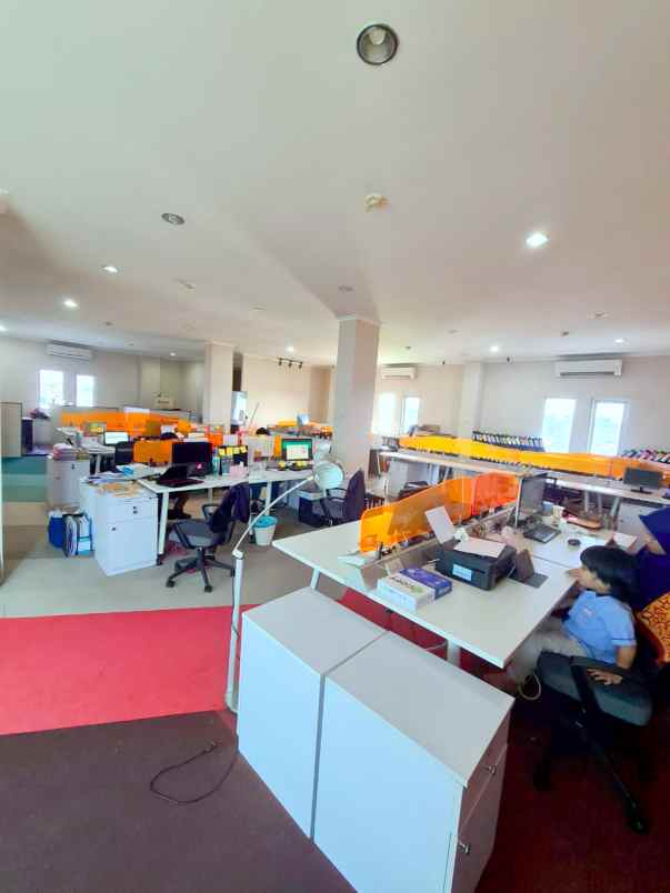 dijual gedung megah 5 lt rooftop di ciputat tangerang