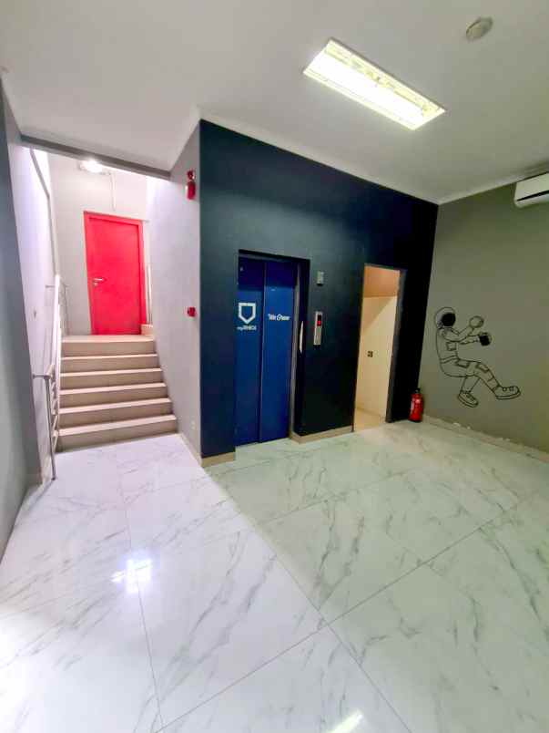 dijual gedung megah 5 lt rooftop di ciputat tangerang