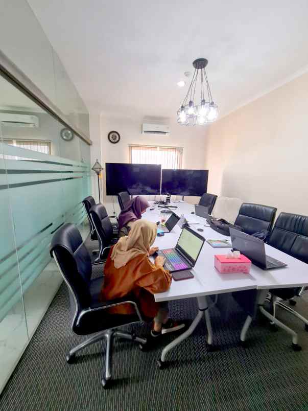 dijual gedung megah 5 lt rooftop di ciputat tangerang