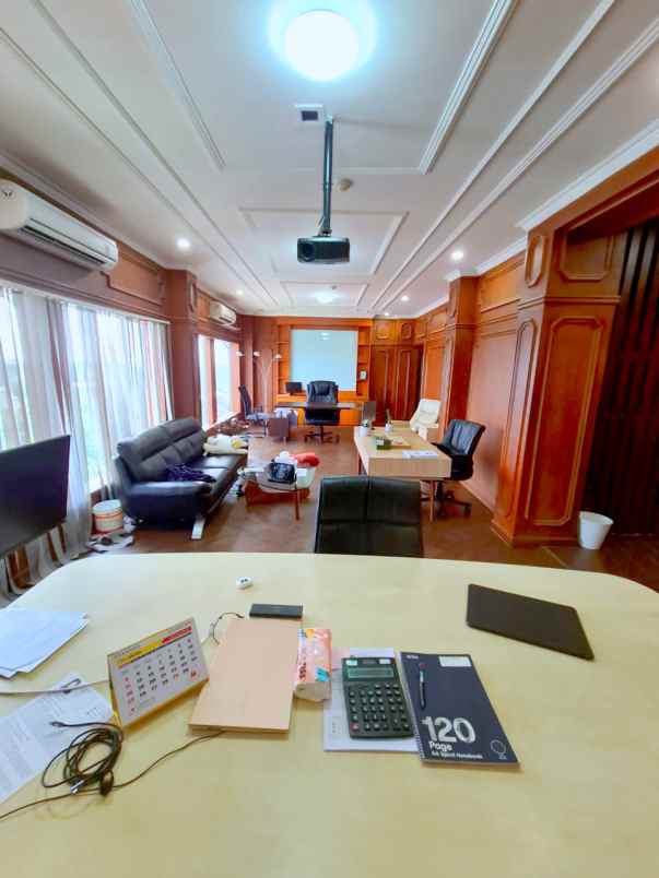 dijual gedung megah 5 lt rooftop di ciputat tangerang