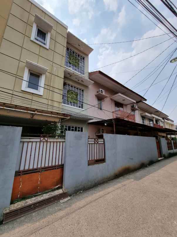 dijual kost jl jati padang