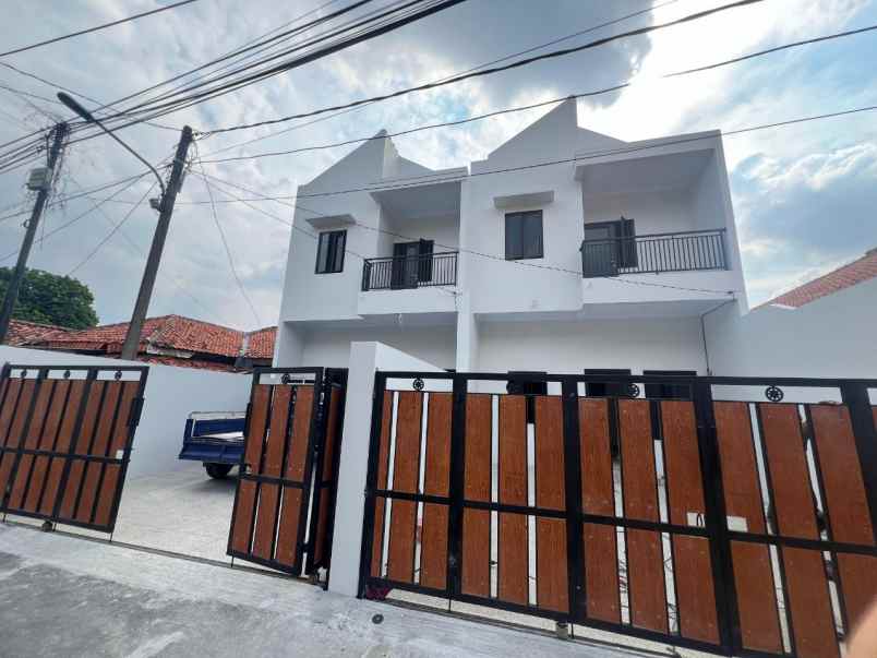 dijual kost pasar rebo