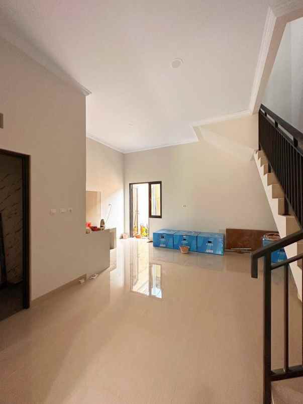 dijual kost pasar rebo