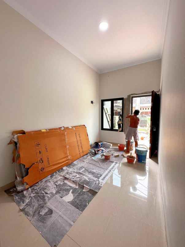 dijual kost pasar rebo