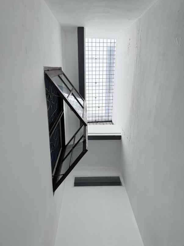 dijual rumah 2 lantai di daan mogot baru jakarta barat