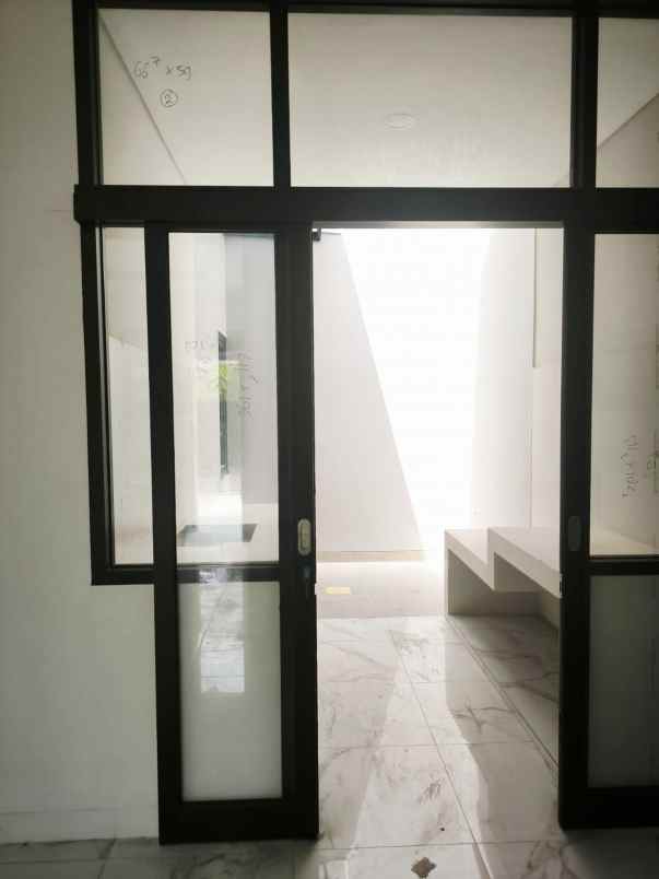 dijual rumah baru gress di perumahan mulyosari utara