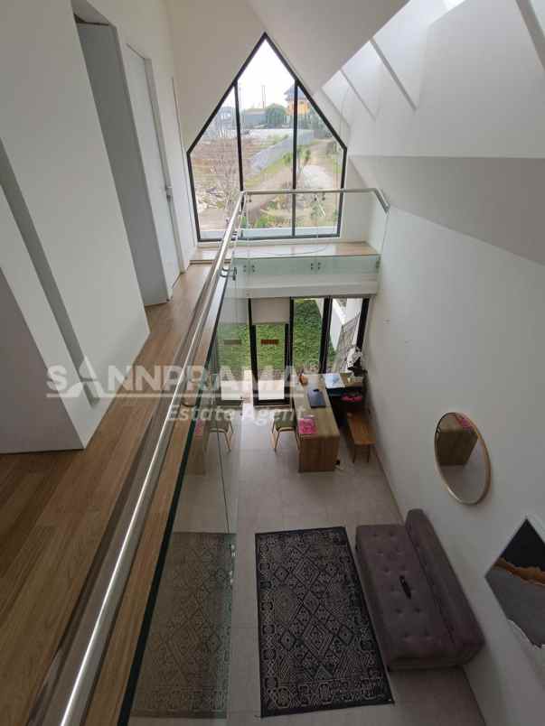 dijual rumah bedahan