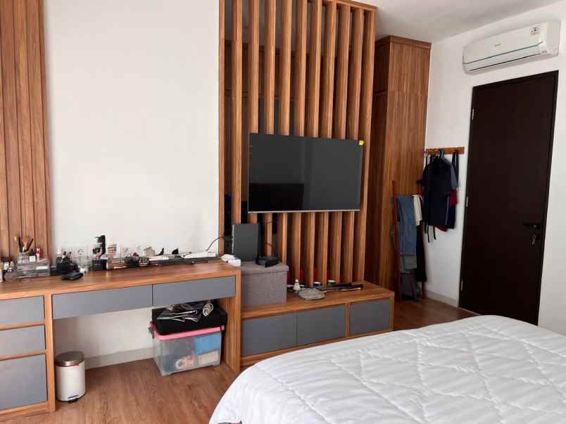 dijual rumah belakang mall kelapa gading