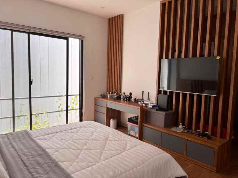 dijual rumah belakang mall kelapa gading