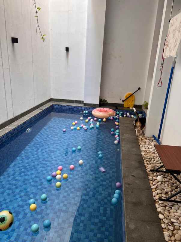 dijual rumah belakang mall kelapa gading