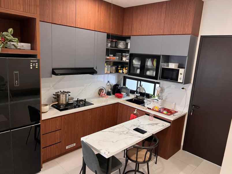 dijual rumah belakang mall kelapa gading