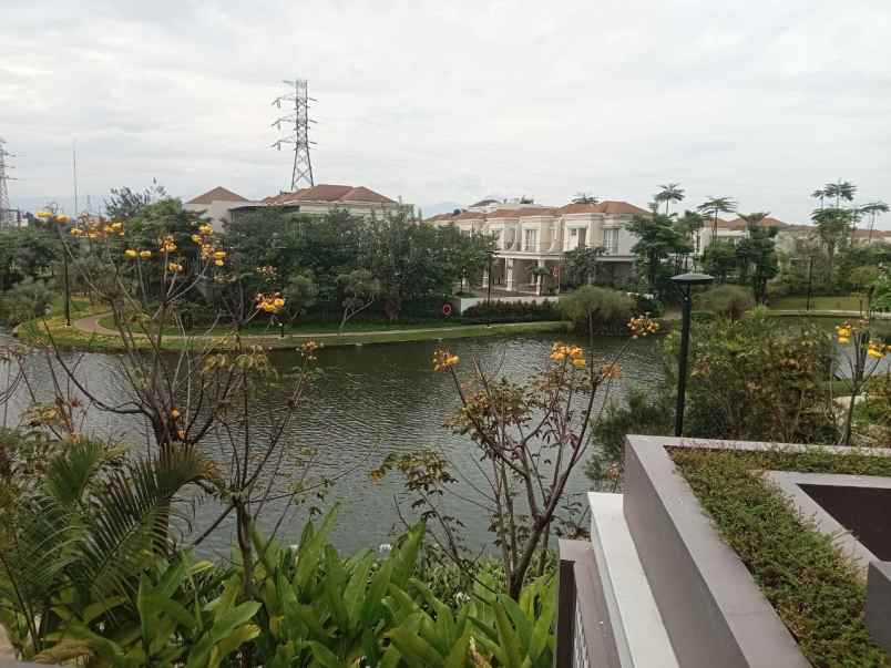 dijual rumah buah batu