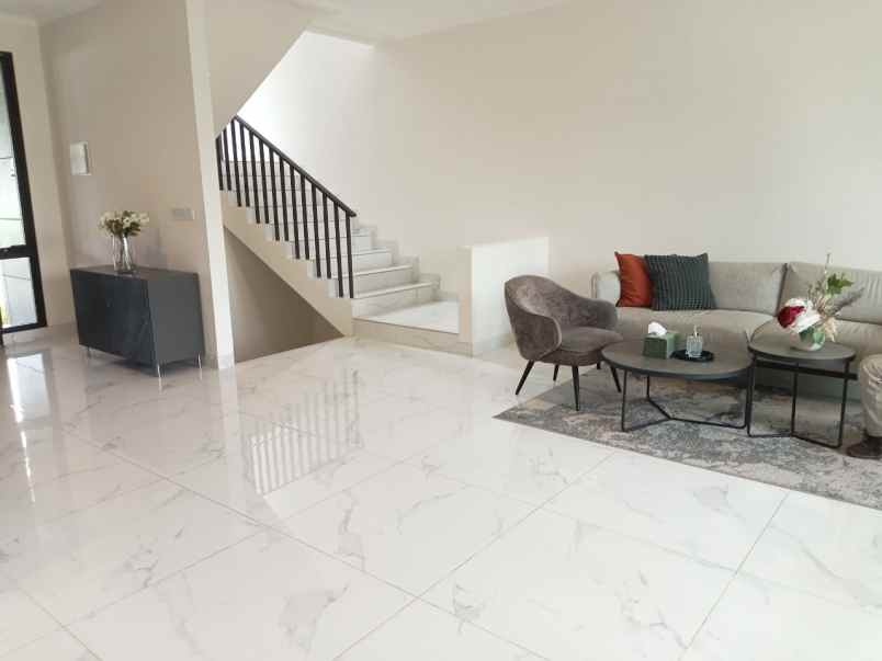 dijual rumah buah batu