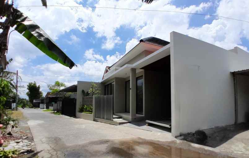 dijual rumah candi sambisari