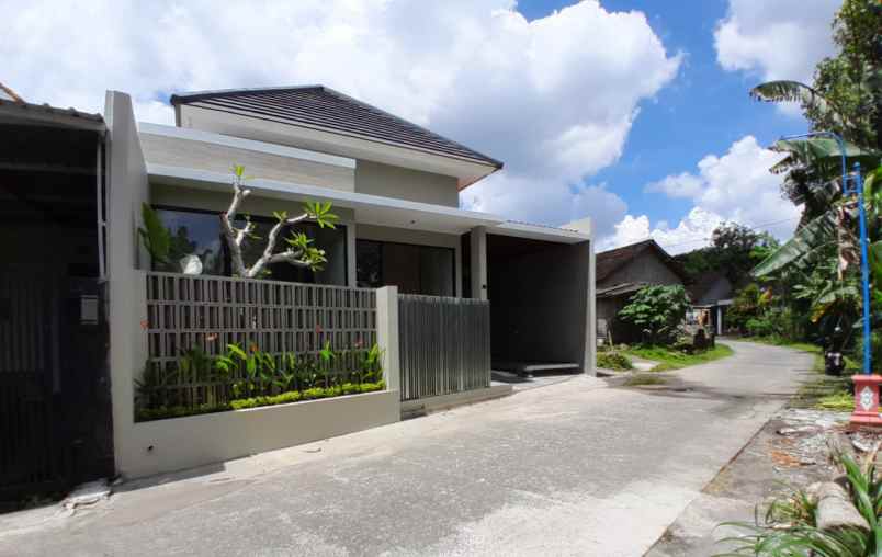 dijual rumah candi sambisari