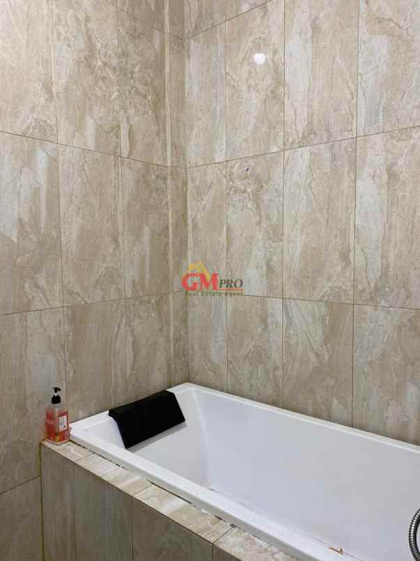 dijual rumah cigadung barat