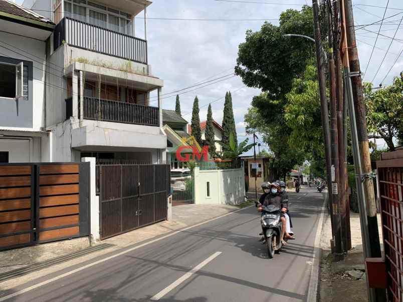 dijual rumah cigadung barat