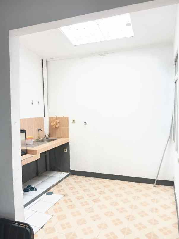 dijual rumah cipageran