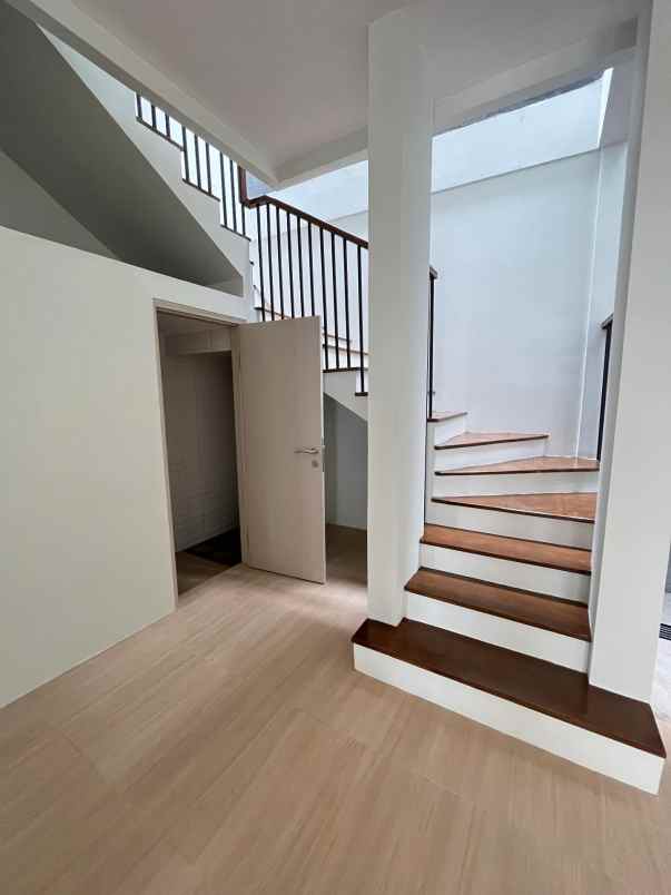 dijual rumah cireundeu