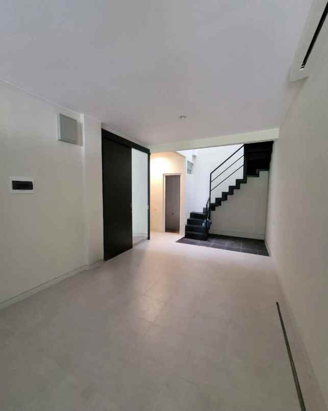 dijual rumah citragrand