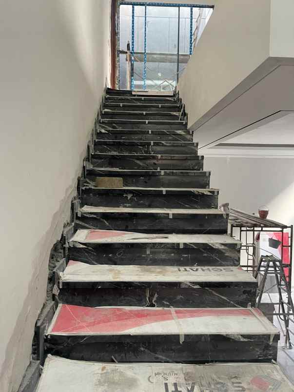 dijual rumah citraland royal park