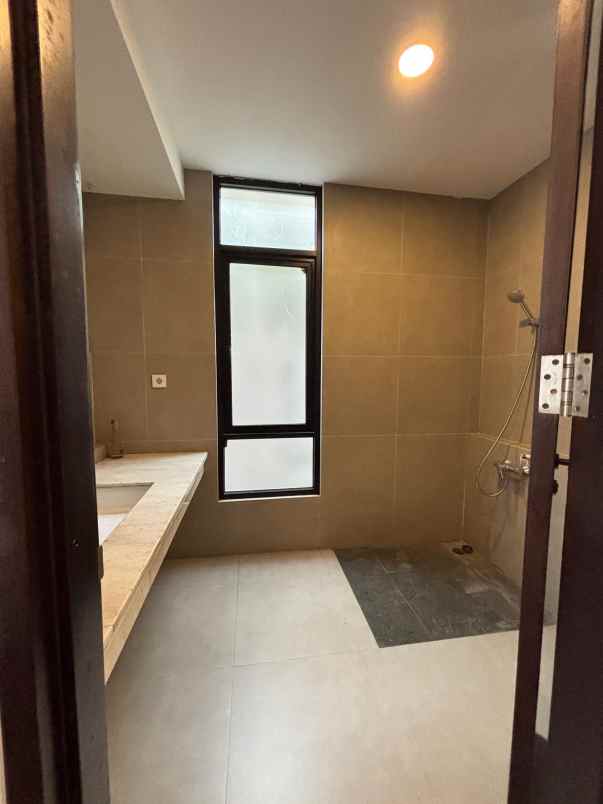 dijual rumah cluster emerald cove by