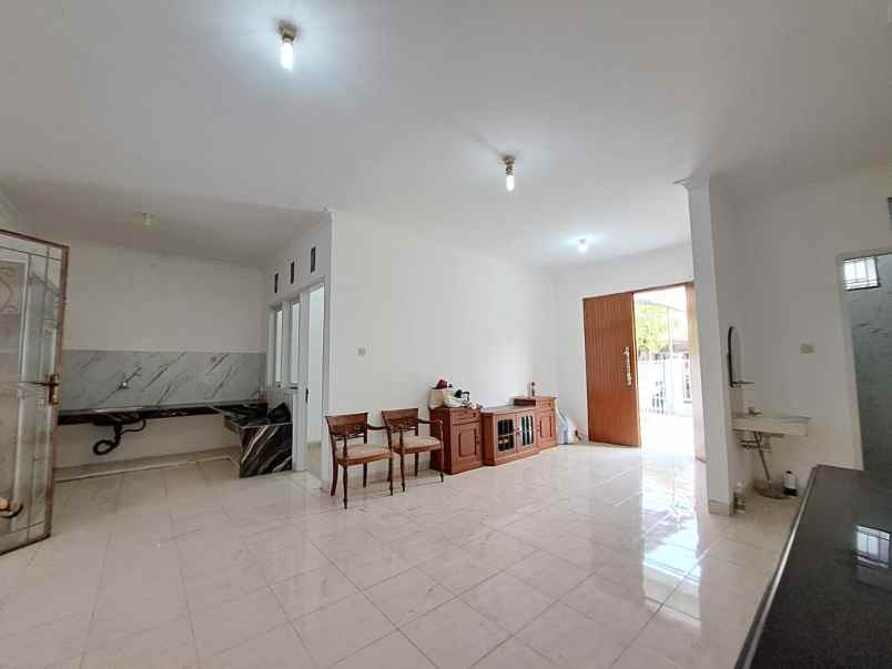 dijual rumah cluster harapan indah