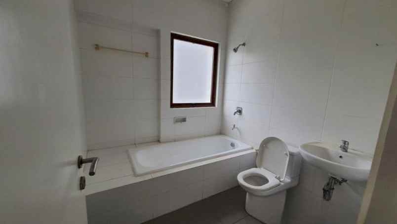 dijual rumah cluster lantana jgc