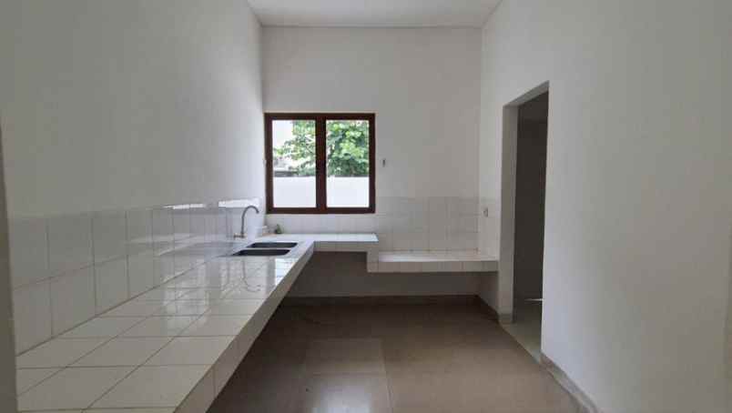 dijual rumah cluster lantana jgc