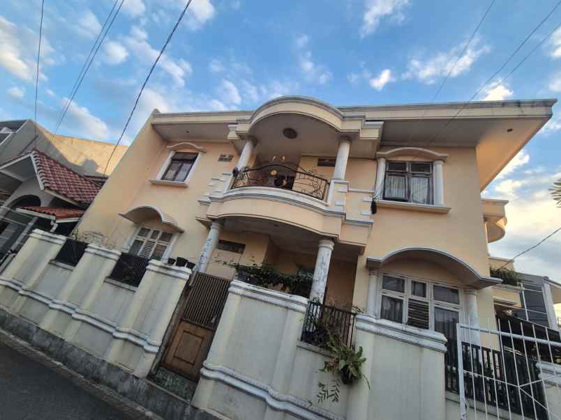 dijual rumah daerah margahayu raya buah batu