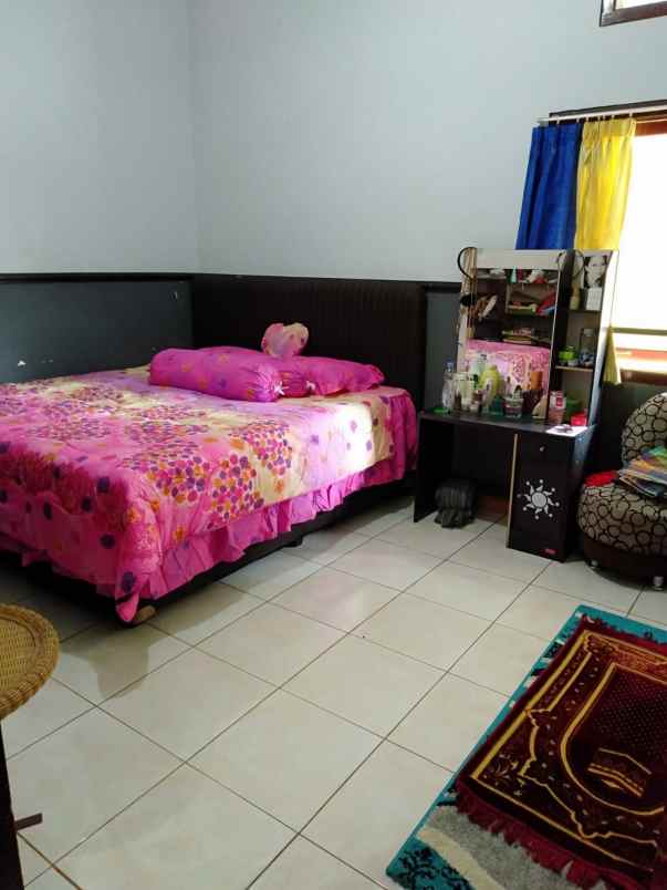 dijual rumah dan toko di tengah kota batu