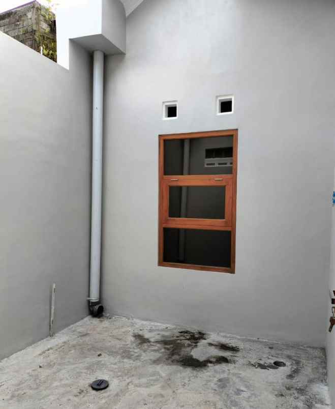 dijual rumah dekat balai desa