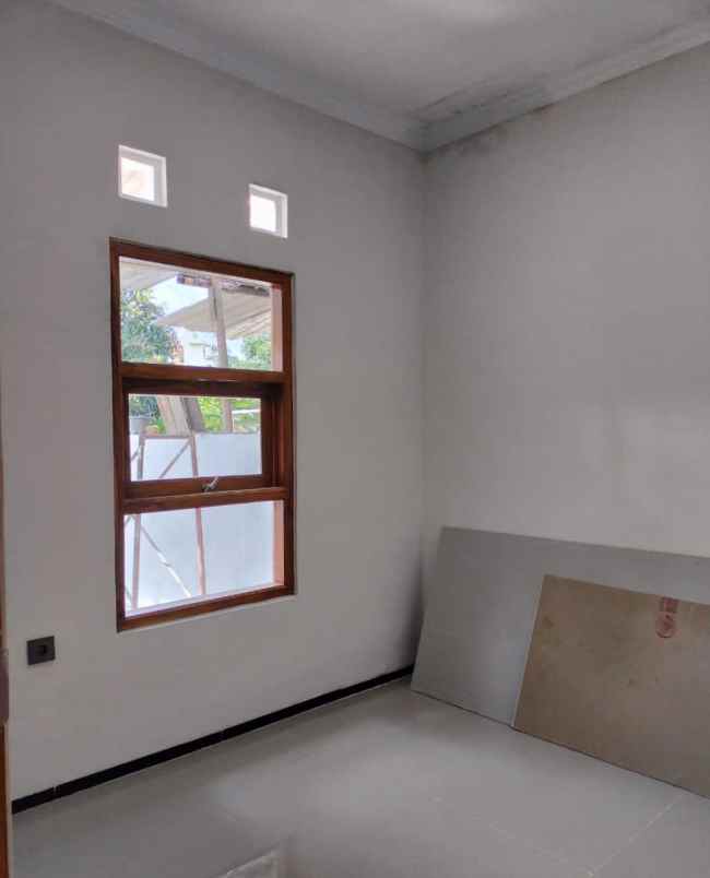 dijual rumah dekat balai desa