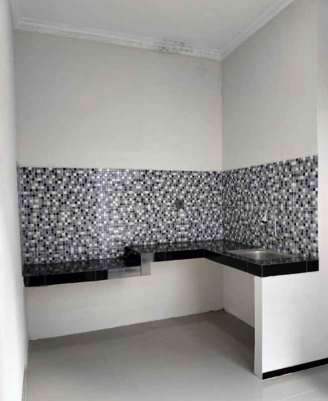 dijual rumah dekat balai desa