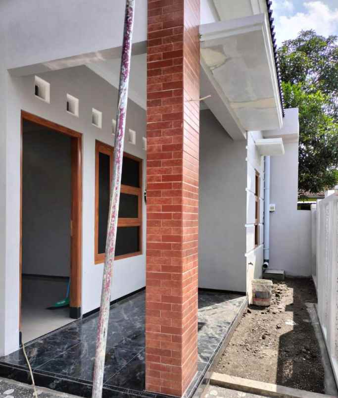 dijual rumah dekat balai desa